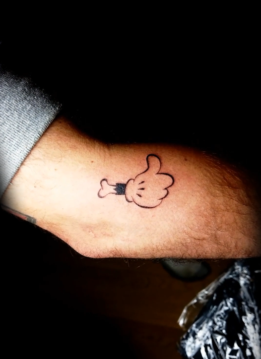 Tatouage Disney main Mickey mouse Annecy